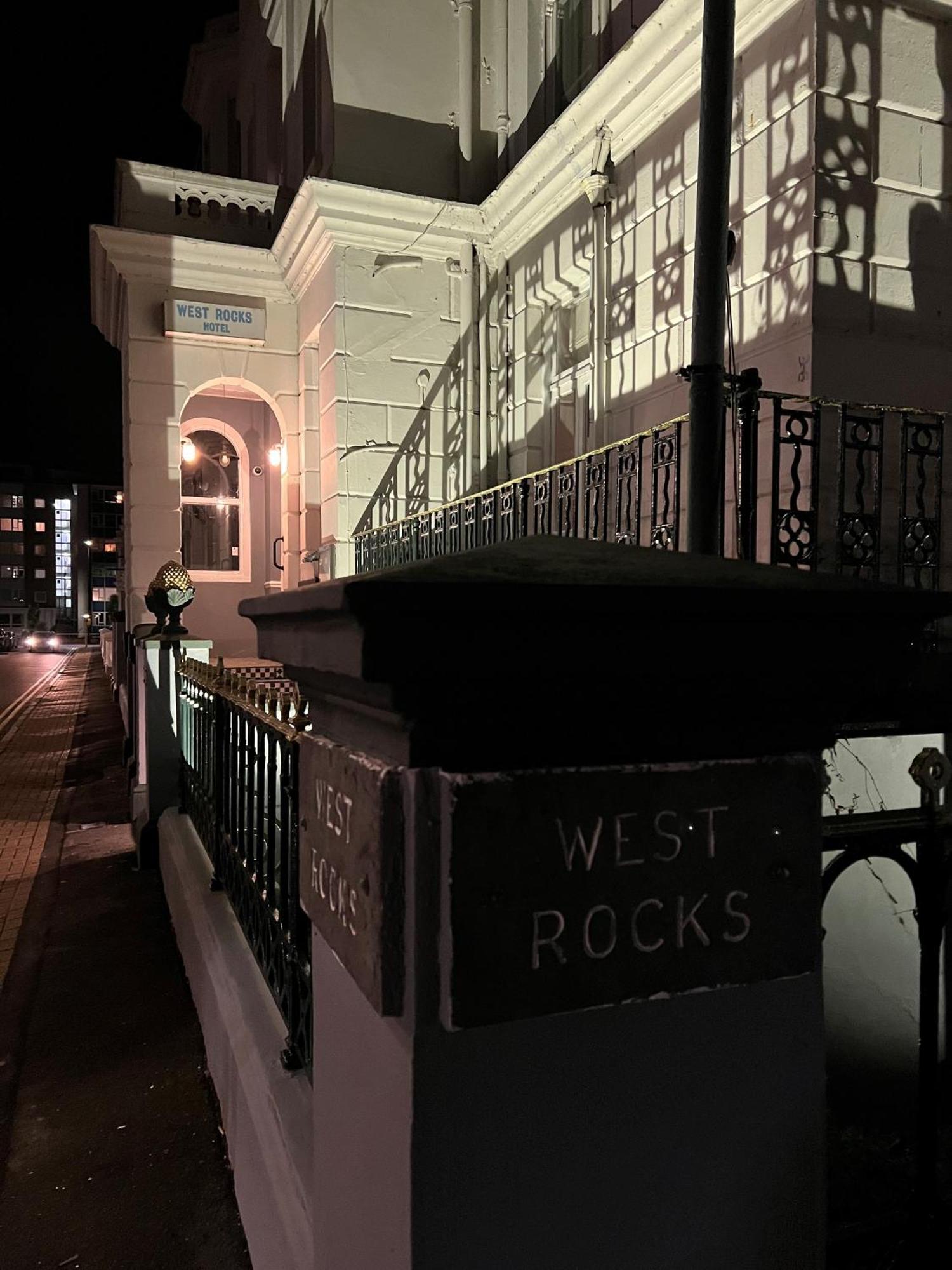 West Rocks Townhouse Hotel AEGON International Esterno foto